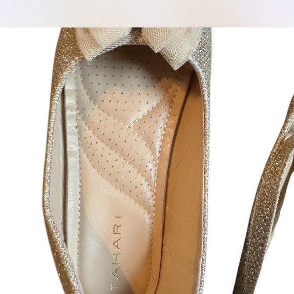 Size 2 girls gold ballet flats - Picture 1 of 2